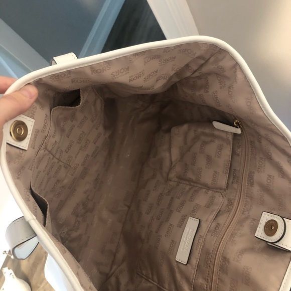 Michae Kors white purse - Picture 6 of 6